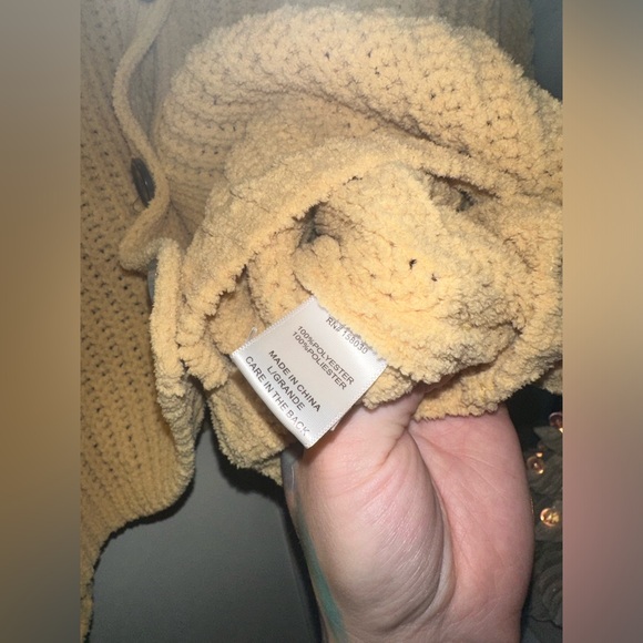 🍯NWOT Love Tree Women's V-Neck Slouchy Knit Crop Cardigan🍯 - Picture 7 of 8